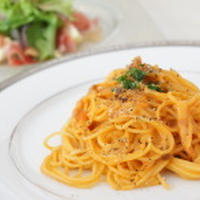 赤いカルボナーラスパゲティ