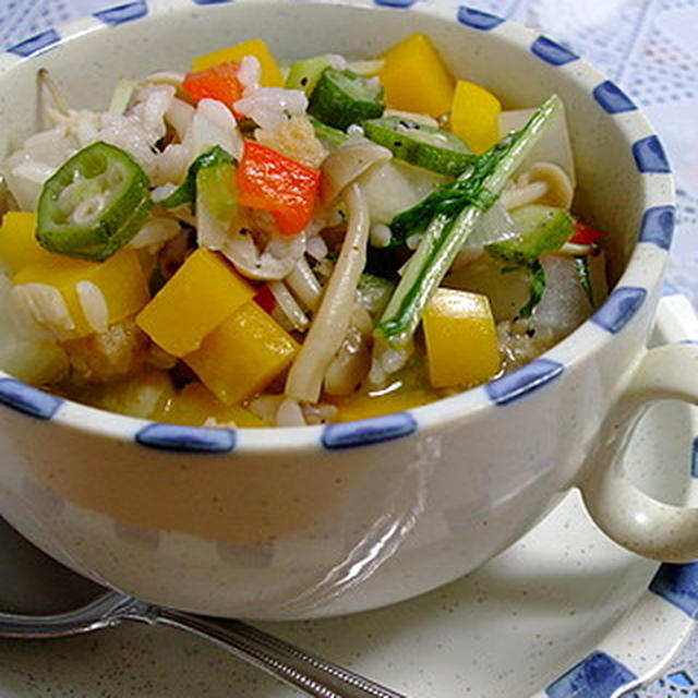 朝は温かい野菜のリゾットで