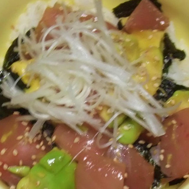 マグロアボカド丼