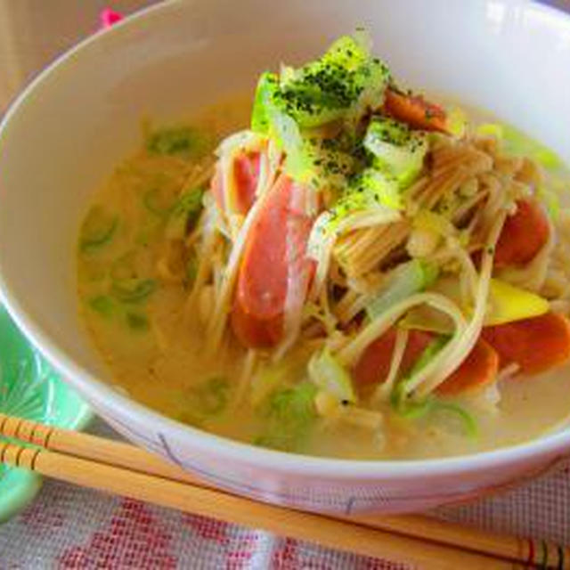 ﾚﾝｼﾞで麵上手で♪ｺｺﾅｯﾂﾐﾙｸｽｰﾌﾟうどん♪鶏だんごとｺｰﾝのﾁｬﾝﾌﾟﾙｰ風そうめん