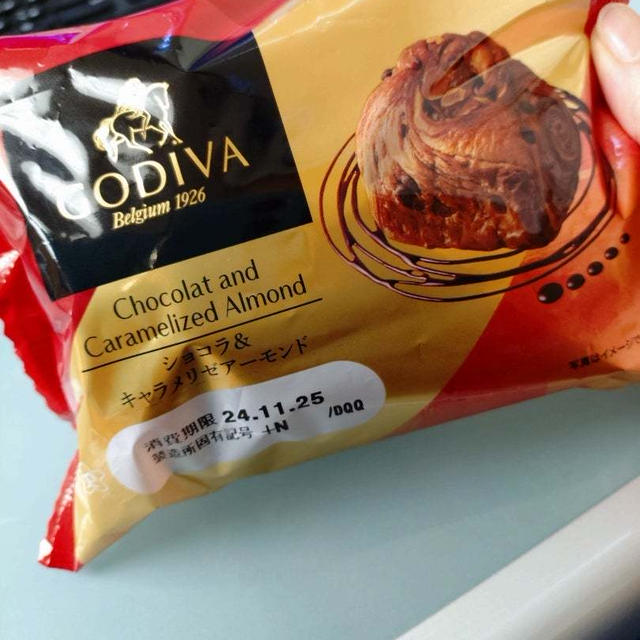 GODIVA︰ショコラ＆キャラメリゼアーモンド←辛口意見