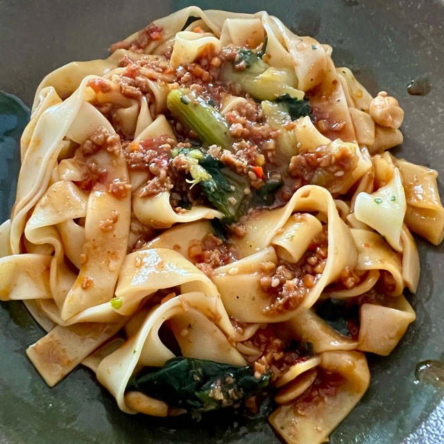 ファミリーマート　香酢が効いた旨辛たれビャンビャン麺　冷凍食品でビャンビャン麺　手軽に楽しめる