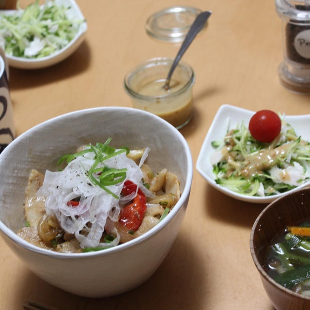 厚めのお肉はやっぱり美味しい❤︎オリジナルダレの豚焼肉丼