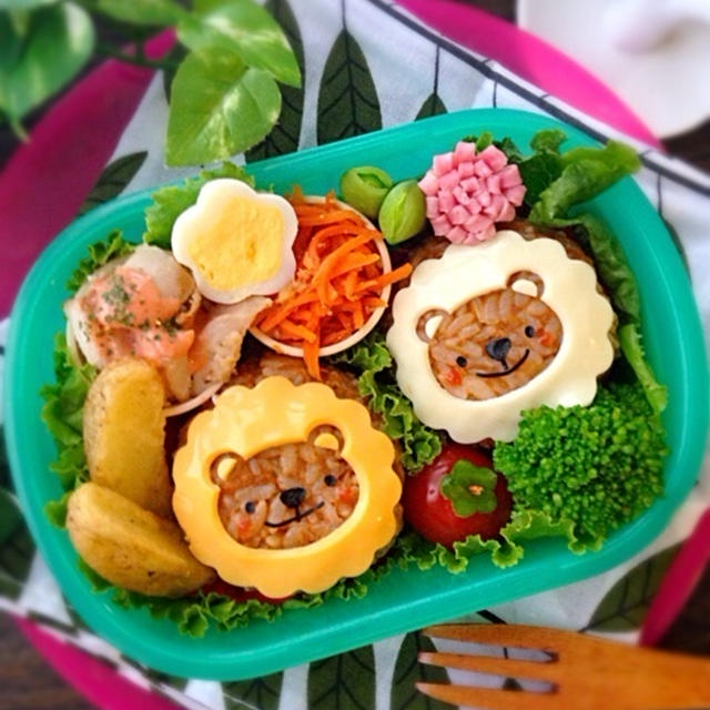 ライオンのキーマカレーおにぎり弁当◡̈⃝♩