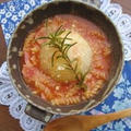 丸ごと新たまねぎのトマトスープパスタ、ローズマリー風味。