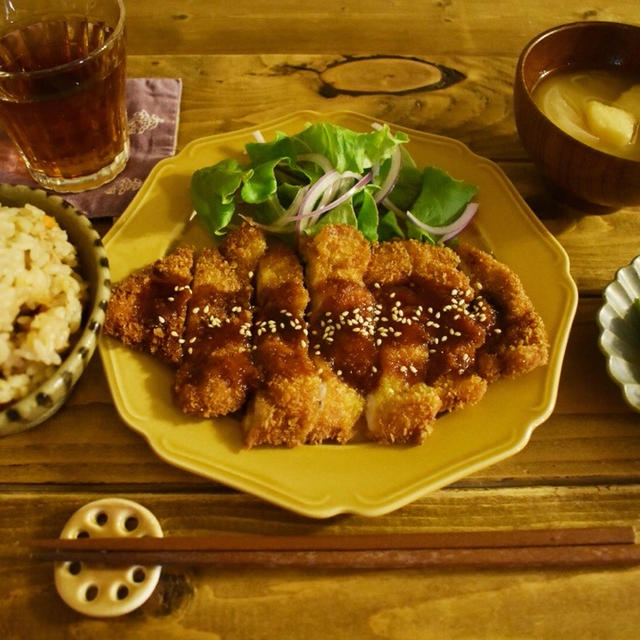 【おうちごはん＊献立】とんかつと炊き込みご飯。
