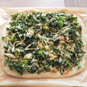 シャキシャキの心地よさ♪　辛くないわさび菜ピザ