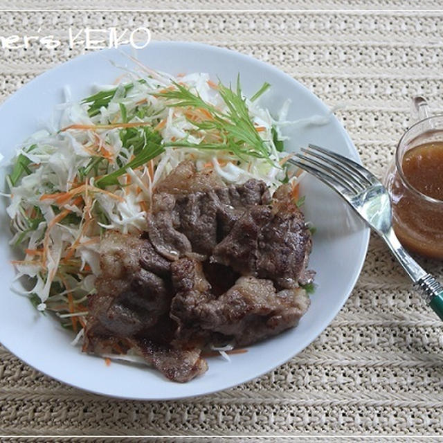 メインにもなるボリューム満点『焼肉サラダ』