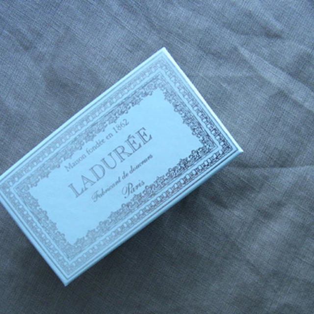 LADURÉEみたいなネイル