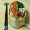 鮭＋きのこサラダのお弁当。(出張～(Θ∋Θ)