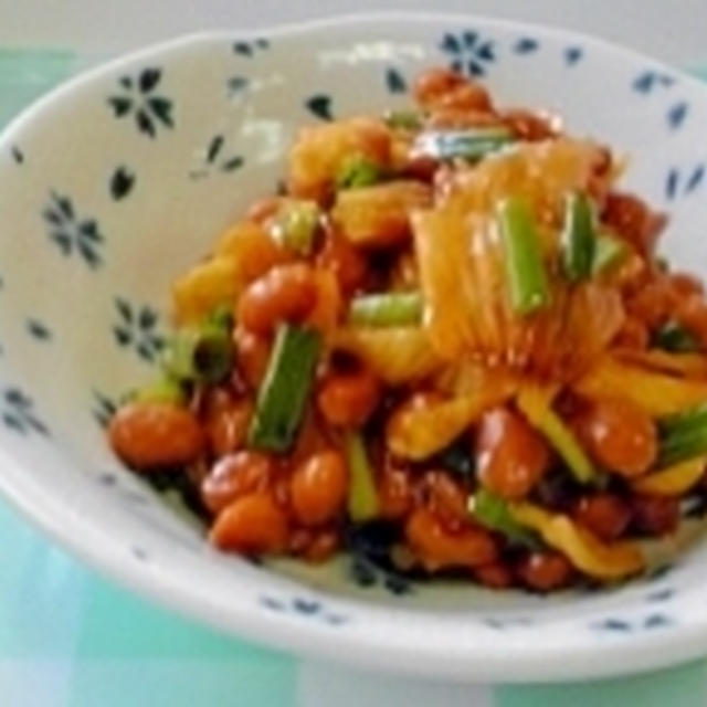 万能ニンニク醤油で、美味しいオクラの花入り納豆♪