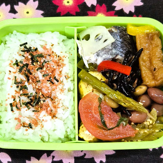 梅雨らしい1日でした　　クリームチーズとアボカドのスモークサーモン巾着包み