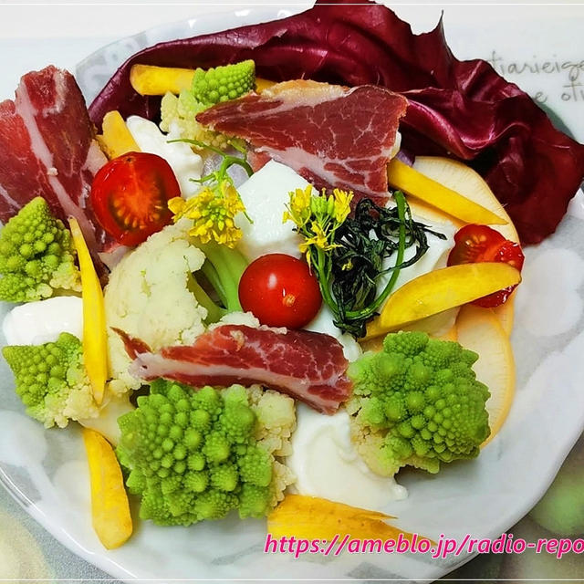 おうちご飯「にんにくの芽と牛肉炒め」「季節のお野菜サラダ」でお腹一杯！