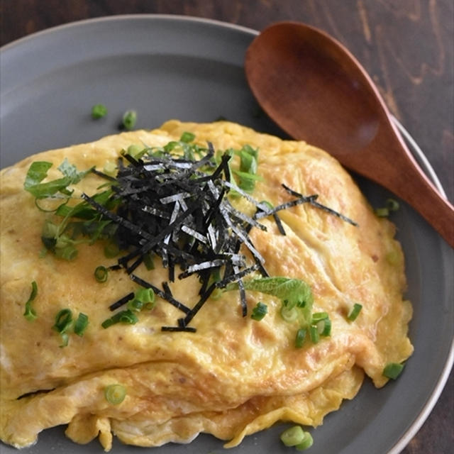 とろ～り半熟卵が最高！納豆オムライス