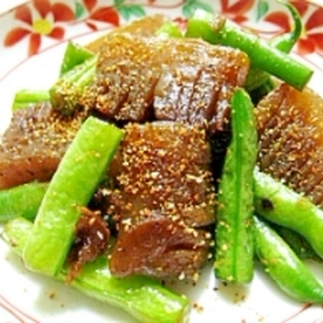 こんにゃくと三度豆の炒めたん