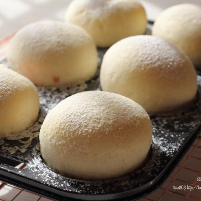 赤と白のコントラストを綺麗にしたい。いちご生クリームパン②レシピあり