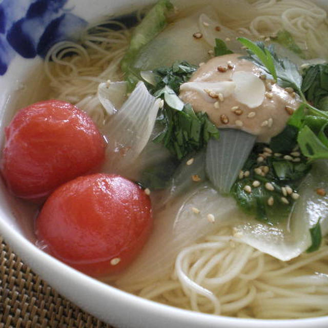 トマトとナッツダレのヘルシーにゅう麺