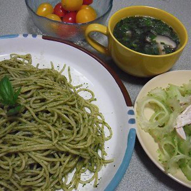 バジルソースパスタ。ゴーヤと鶏肉のサラダ。モロヘイヤスープ