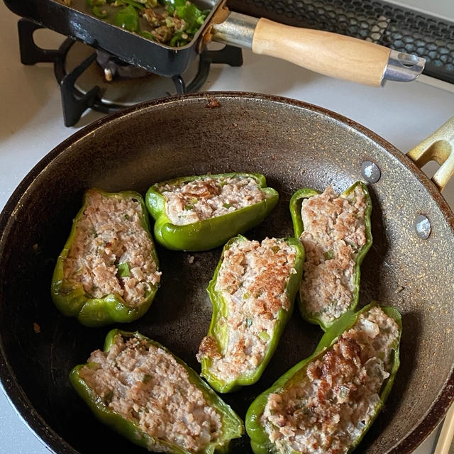 久々に作ったヨ、肉詰めピーマン♡