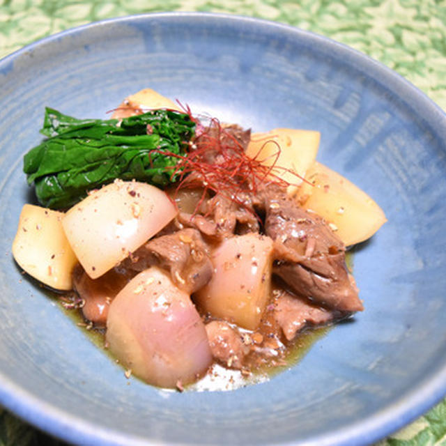 かぶと牛スジの花椒煮。優しい味のかぶに花椒でピリッとアクセントのおつまみ。