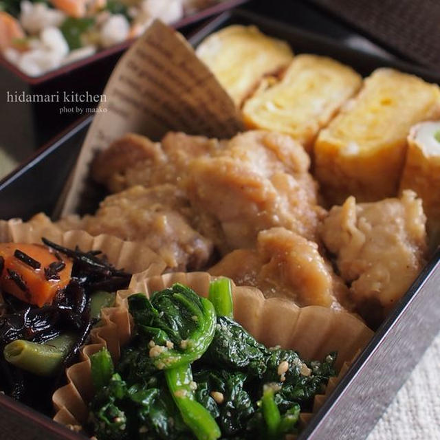 塩麹鮭と若芽の混ぜご飯と、鶏の胡麻味噌照り焼き弁当
