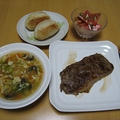 夕食　牛肉のステーキ