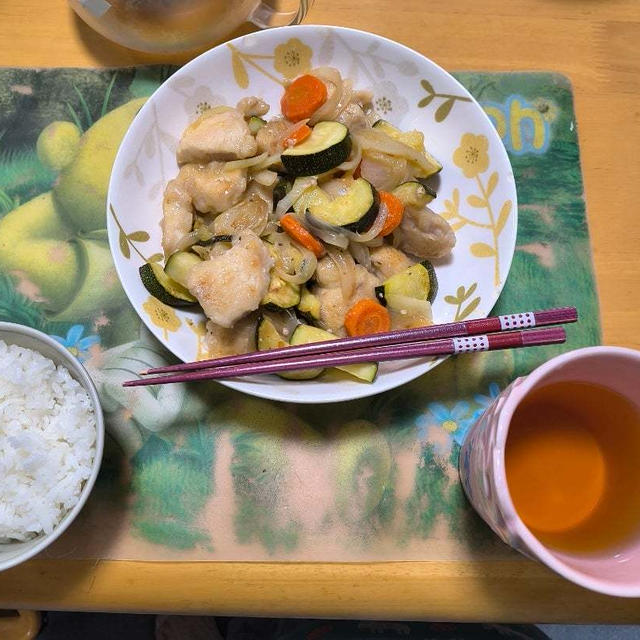 鶏むね肉とズッキーニの塩レモン炒め