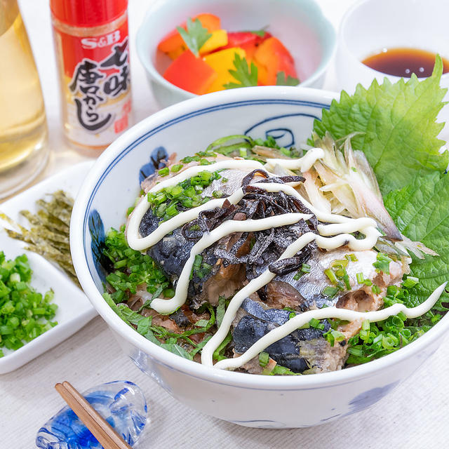 時短でラク旨♪ごま油香るサバ缶のズボラ丼(^O^)/