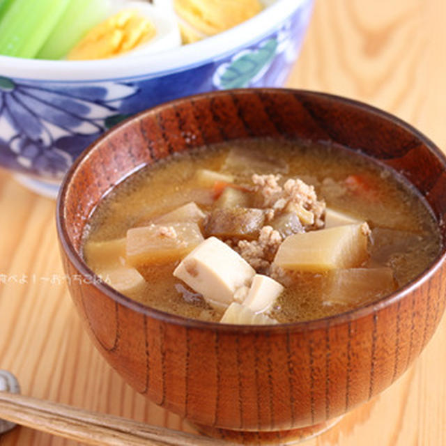 豚ひき肉で作る生姜風味のコロコロ豚汁