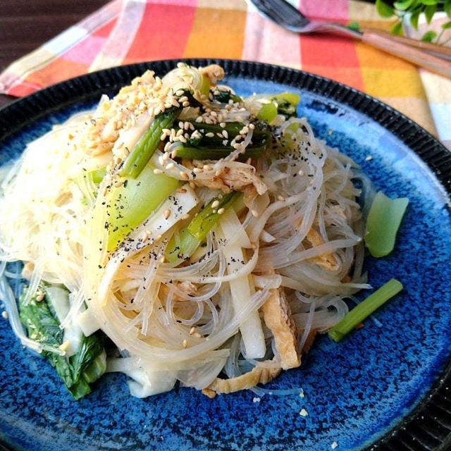 いなり寿司の揚げが残ってたら…☆小松菜とカブの甘じょっぱい春雨パスタ〜ガーリックも少し振って〜