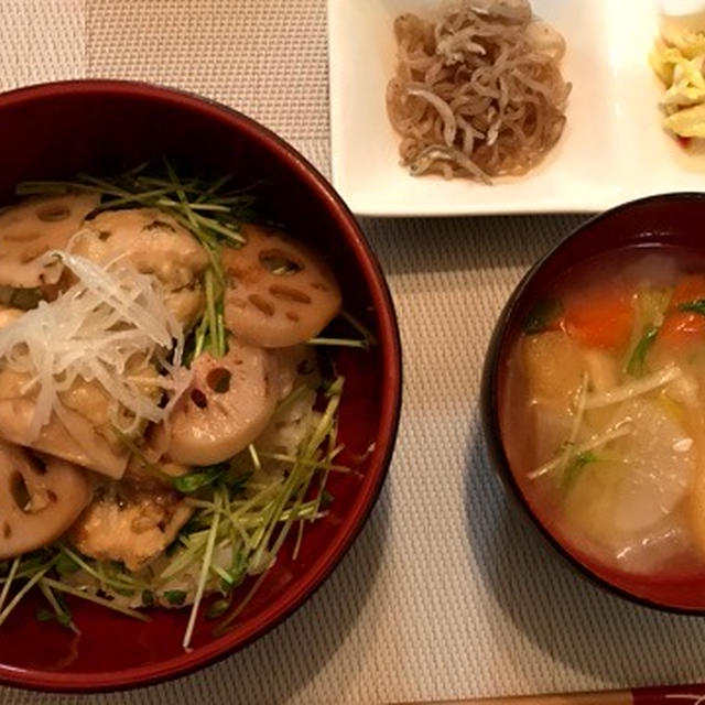 下味付けたら焼くだけ！鶏もも肉の塩麹とネギ生姜塩の炒め煮丼