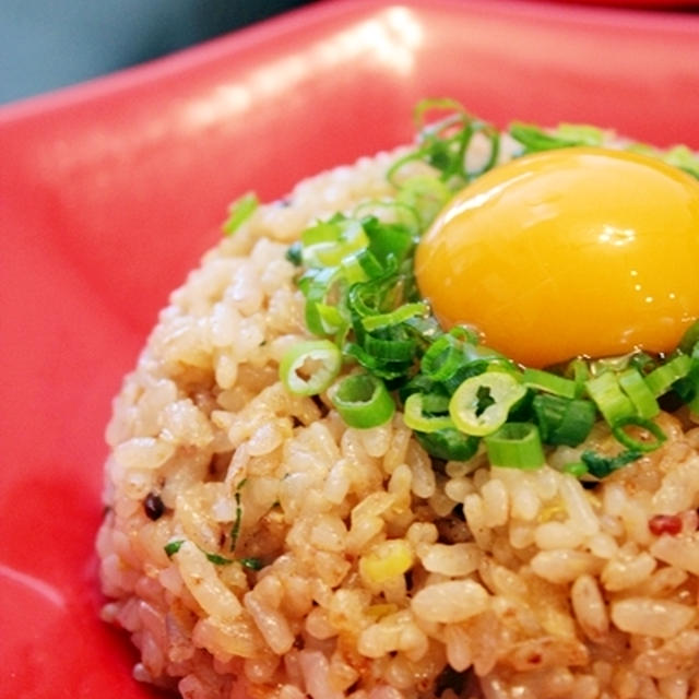 烏骨鶏の卵乗せ、贅沢リブロース炒飯と、ちょこっとお知らせ。