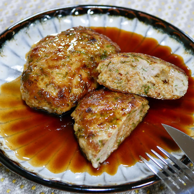 大葉たっぷりな和風ポークハンバーグ&「スーパーカップコラボ鶏ガラ醤油ラーメン」