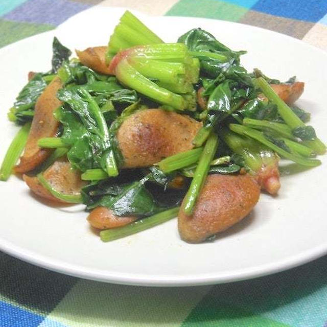 ほんのりスパイシー！ほうれん草とソーセージのカレーマヨ炒め。