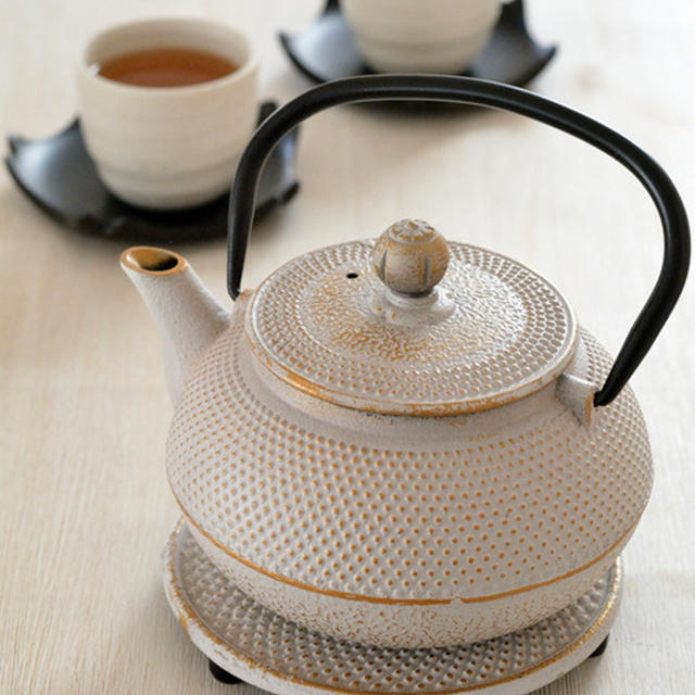 冬支度、鉄器急須でお茶を。
