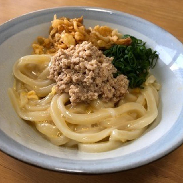 鶏そぼろ釜玉うどん