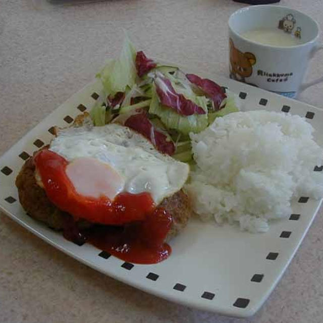 ハンバーグ目玉焼きのせ