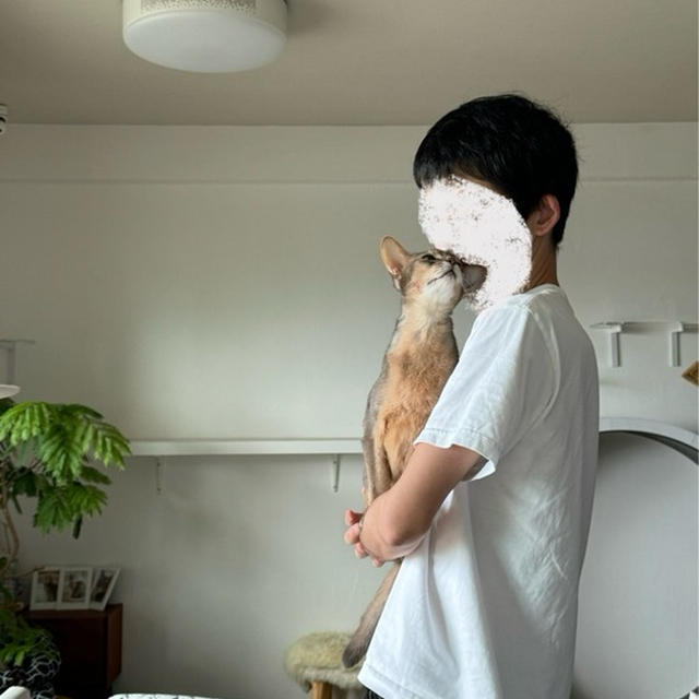 ぼくちんの朝は、抱っこで始まる