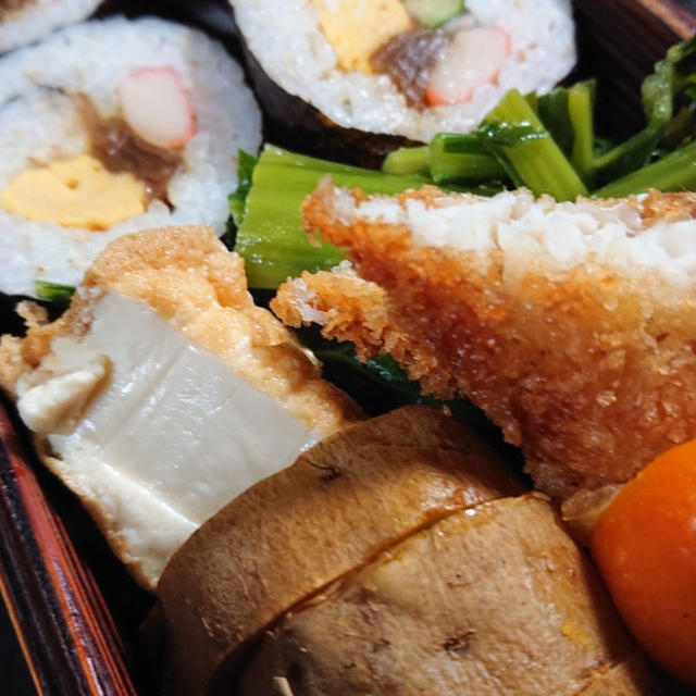 巻寿司と鯵フライ弁当