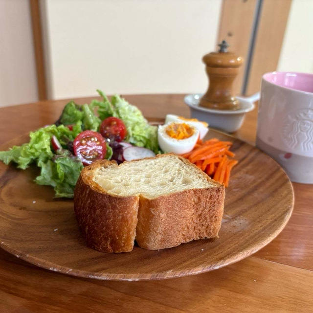 もっちり食パンとお野菜たっぷりの朝食