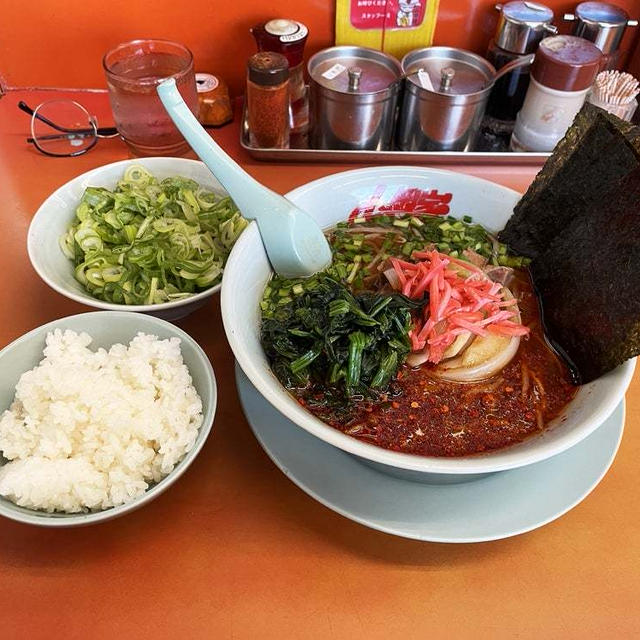 旨辛とんこつラーメン半ライスセット 〜ほうれん草・海苔5枚・アプリクーポン薬味ネギ・山岡家〜