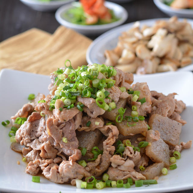 安定豚こんとエリンギ炒め、キムチのせ豆苗のナムルの簡単ごはんの日。