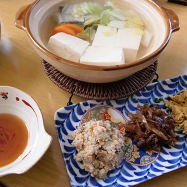 湯豆腐と常備菜で。