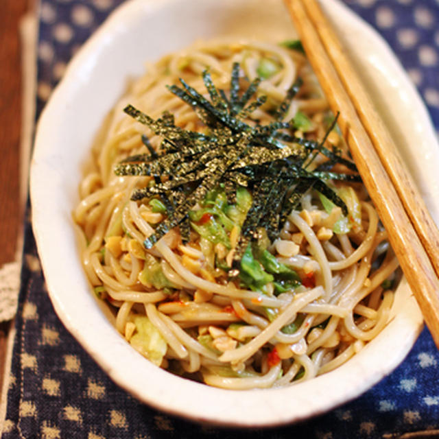 レタスと納豆のピリ辛和え蕎麦