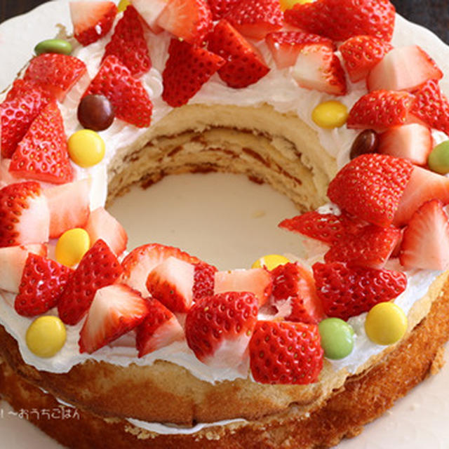 苺とマーブルチョコのリースケーキ　市販の材料で簡単華やかケーキ・ケーキ保存にすごいアイテム発見！