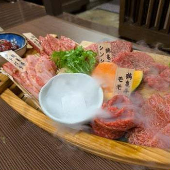 山形・天童の｢焼肉鶴亀堂｣で極上の焼肉舟盛り