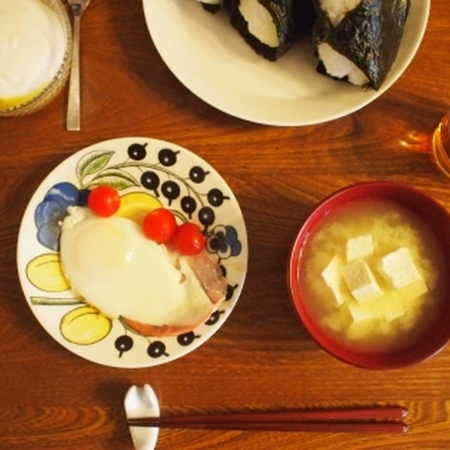 休みだ休みだ朝ごはん