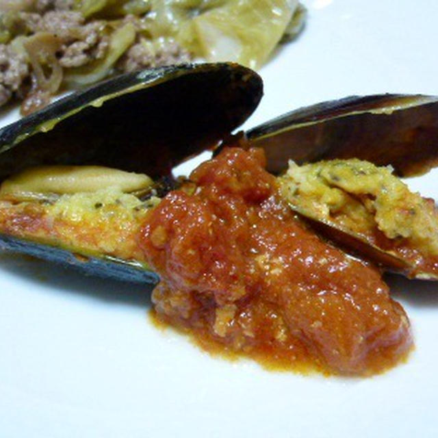 プーリア風の詰め物とトマトソースがよく合って美味しい！あったかい味です「プーリア風ムール貝の詰め物・トマトソース」
