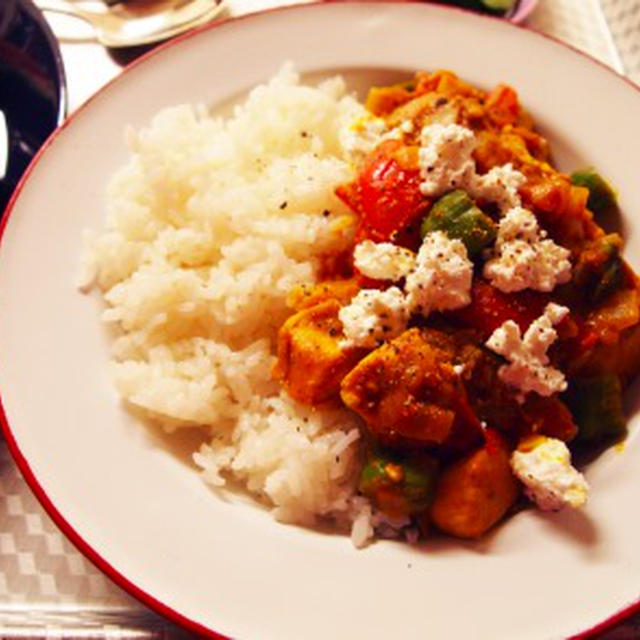 この夏のヒットレシピ！　チキンとトマトのチーズカレー