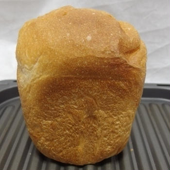 「食パン」が同じ厚さで切れる！「食パンカットガイド」